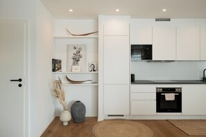 Premium two-bedroom Apartment | Private kitchen | Full-sized fridge, microwave, oven, stovetop - Vienna Heights Premium Apartments (Vienna)