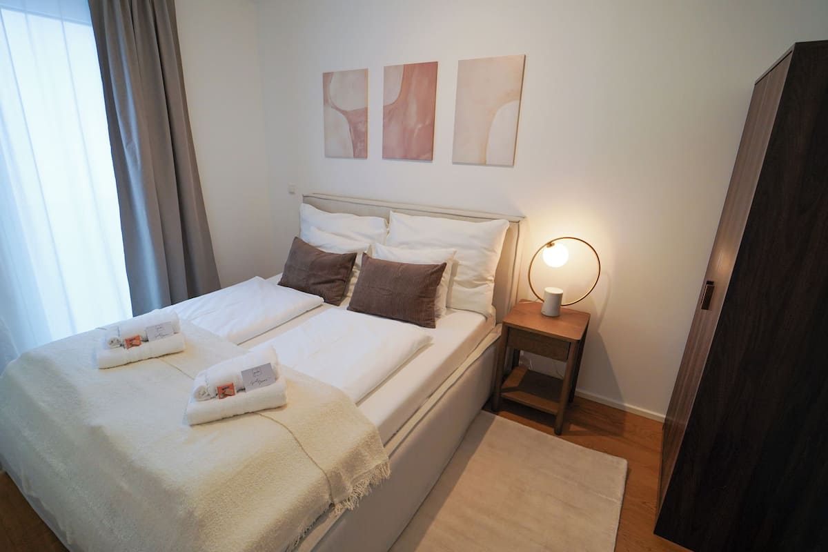 Comfort appartement (Mocha Glow Apartment) | Een kluis op de kamer, individueel gedecoreerd, individueel gemeubileerd