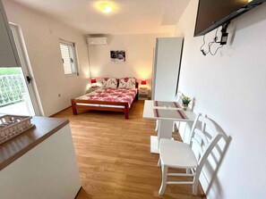 1 bedroom, WiFi - Studio with balcony and air conditioning (Jadranovo)