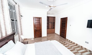 1 bedroom, iron/ironing board, WiFi, bed sheets - With ocean views and just 300m from the beach, this is place to enjoy your stay. (Prampram)