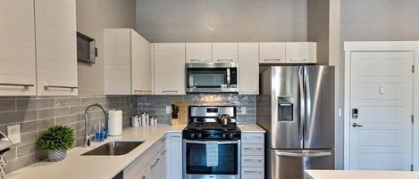 Fridge, microwave, oven, stovetop