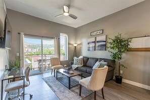 Smart TV - Best Views! 7th fl/Penthouse/Gym/Pool/Htub/Pking (Salt Lake City)