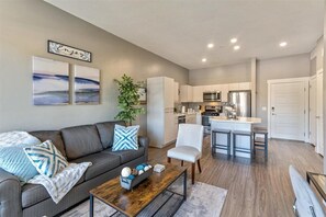 Smart TV - Best Views! 7th fl/Penthouse/Gym/Pool/Htub/Pking (Salt Lake City)