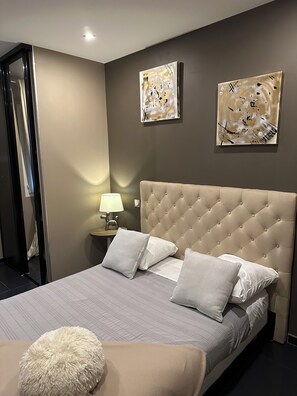 3 quartos, ferros/tábuas de passar roupa, Wi-Fi, roupa de cama