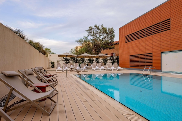 Outdoor pool, open 10:00 AM to 7:00 PM, pool umbrellas, sun loungers