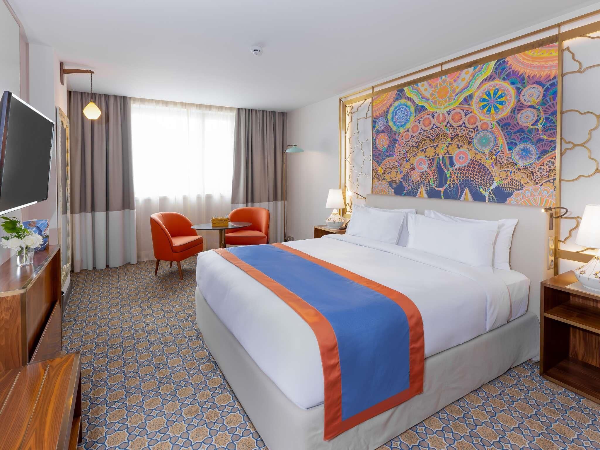 Ropa de cama de alta calidad, minibar y sistema de insonorización 