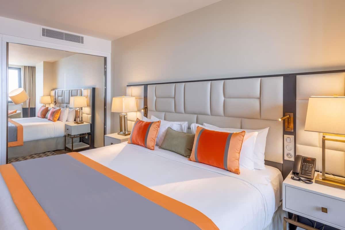 Junior Suite, 1 King Bed with Sofa bed, Ocean View | Premium bedding, minibar, soundproofing, free cribs/infant beds