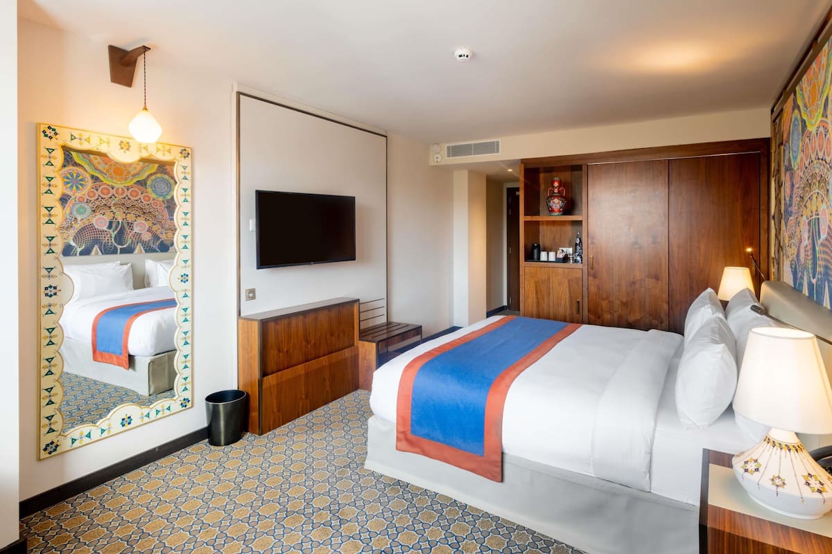 Ropa de cama de alta calidad, minibar y sistema de insonorización