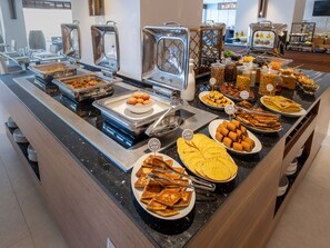 Desayuno buffet diario (DZD 2500 por persona)
