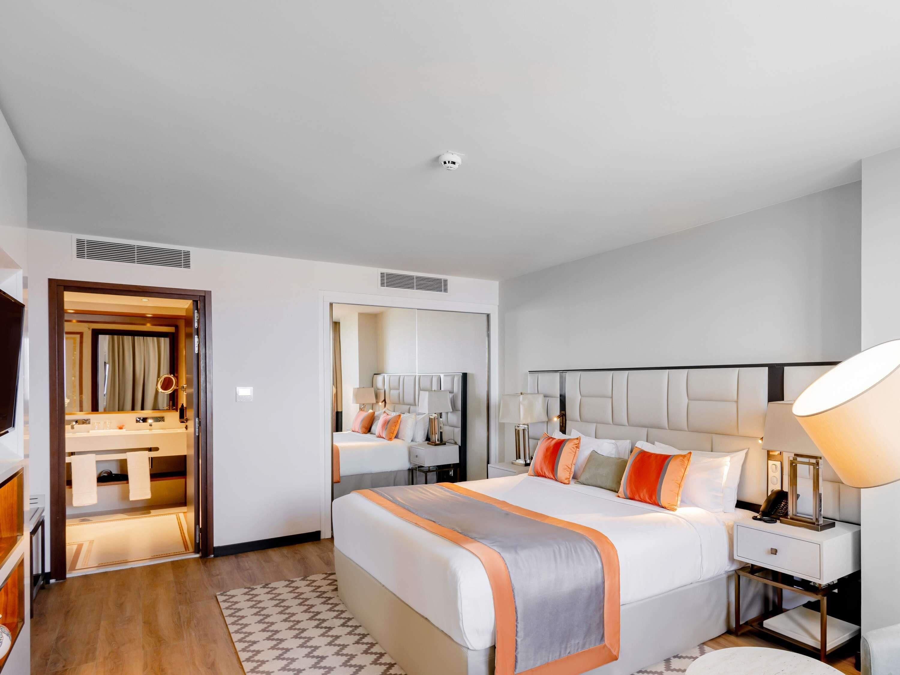 Junior-Suite, 1 King-Bett und Schlafsofa, Meerblick | Hochwertige Bettwaren, Minibar, Zimmersafe, schallisolierte Zimmer
