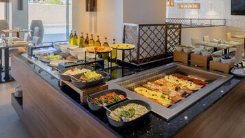 Sarapan bufet setiap hari (DZD 2500 seorang)