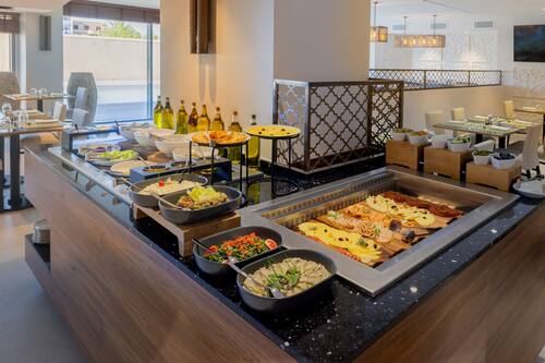Buffet déjeuner servi tous les jours en supplément