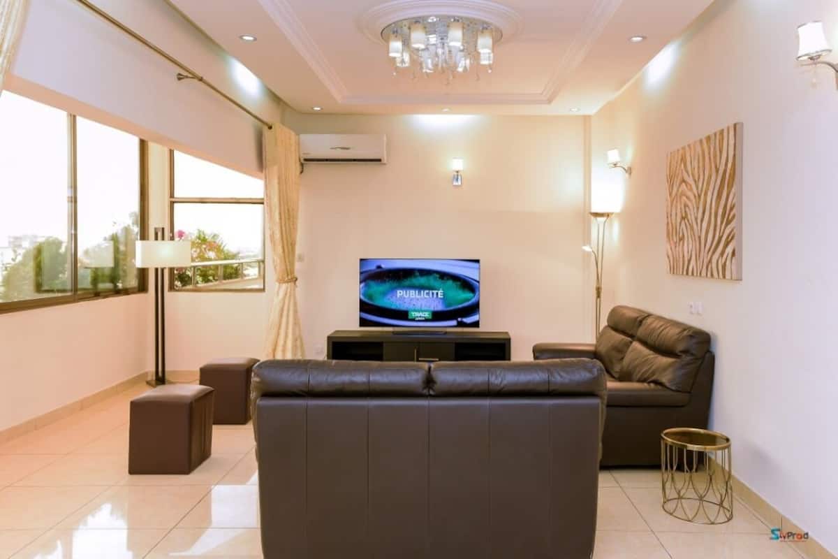 Elite Duplex | Living area