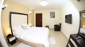 Classic Apartment | In-room safe, blackout drapes, iron/ironing board, free WiFi