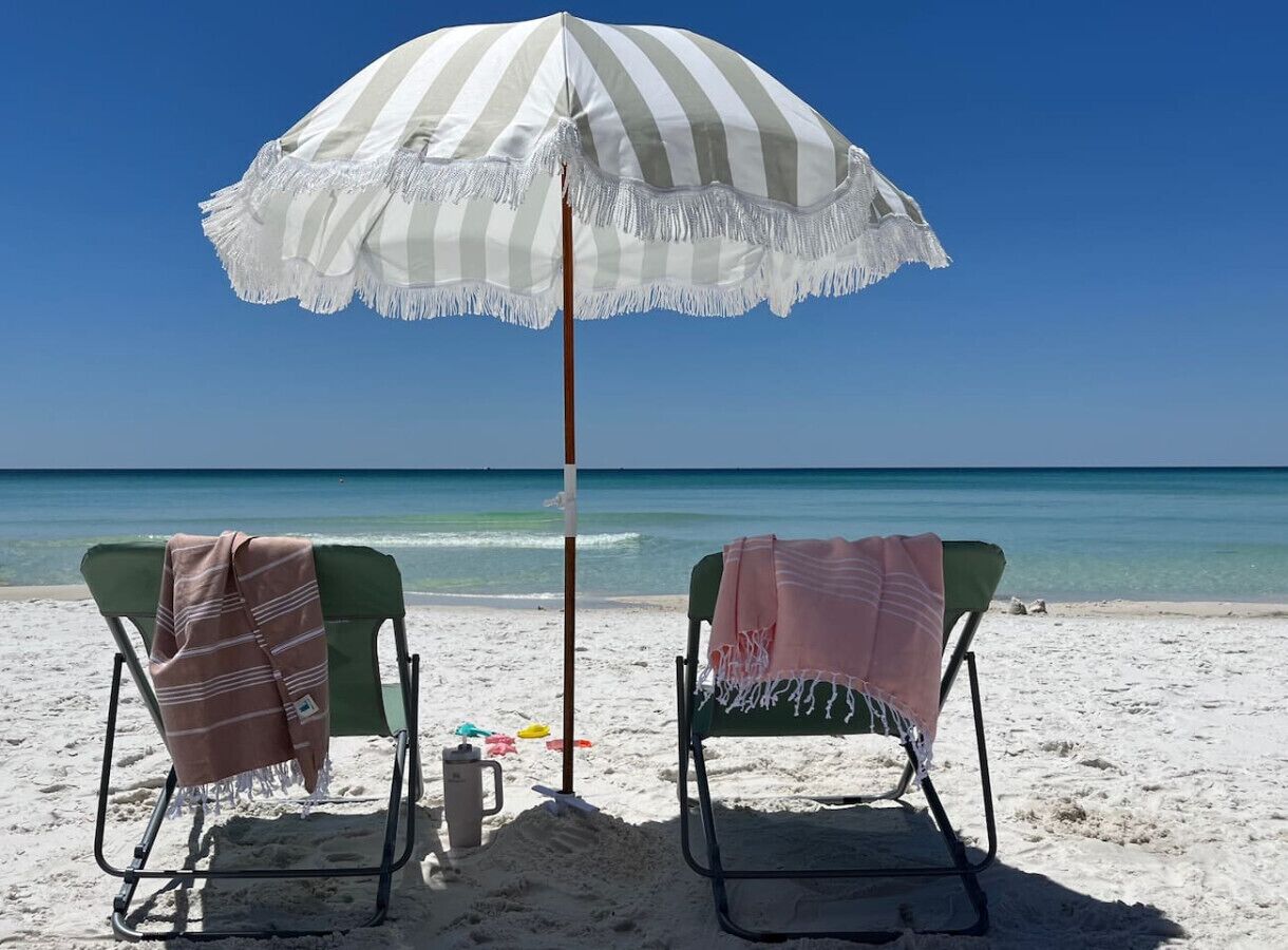 Stylish Three Bedroom Condo Close to Beach