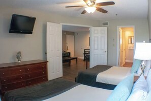 Desk, iron/ironing board, travel cot, free WiFi - Simple, Yet Elegant! (Kissimmee)