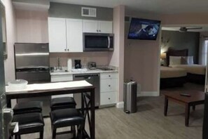 Fridge, microwave, stovetop, dishwasher - Disney Fireworks View 1 (Kissimmee)