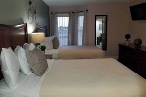 1 bedroom, desk, iron/ironing board, travel cot - Disney Fireworks View 1 (Kissimmee)