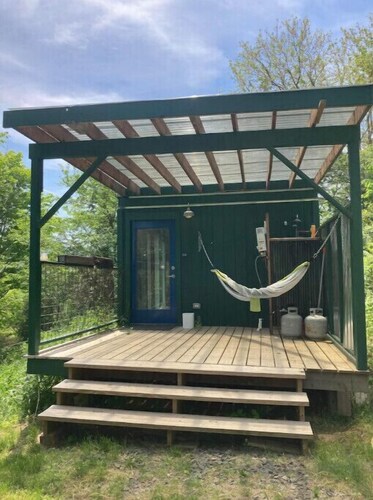Tiny cabin with privacy, comfort and mt views
