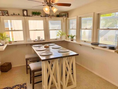 Fun Escape 1 - Starved Rock - Skydive- Game Room