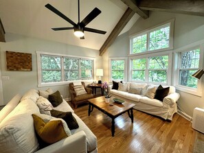 Smart TV, fireplace - Chestnut Cottage (Highlands)