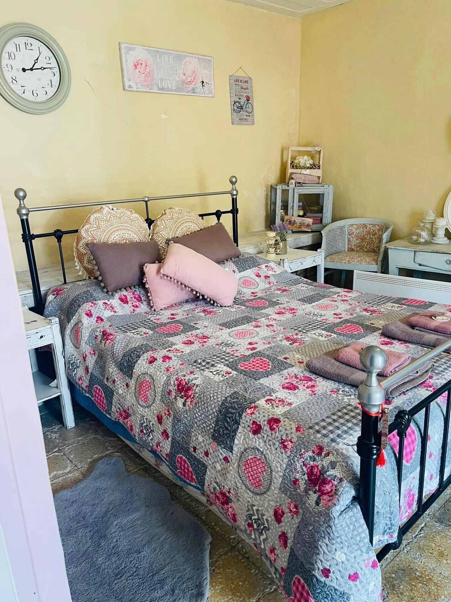 Cottage, Multiple Beds | 2 bedrooms, desk, iron/ironing board, free WiFi