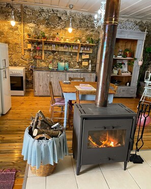 كوخ - عدة أسرّة | مطبخ خاص | ثلاجة، ميكروويف، فرن، موقد طهي مسطح