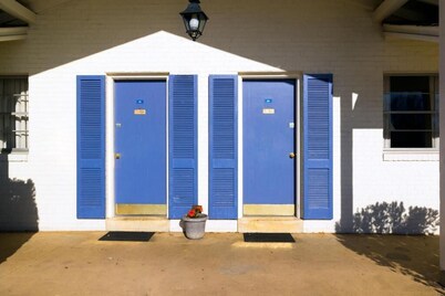 Budget Host Alexandria Free Parking & WiFi for our Guest's.