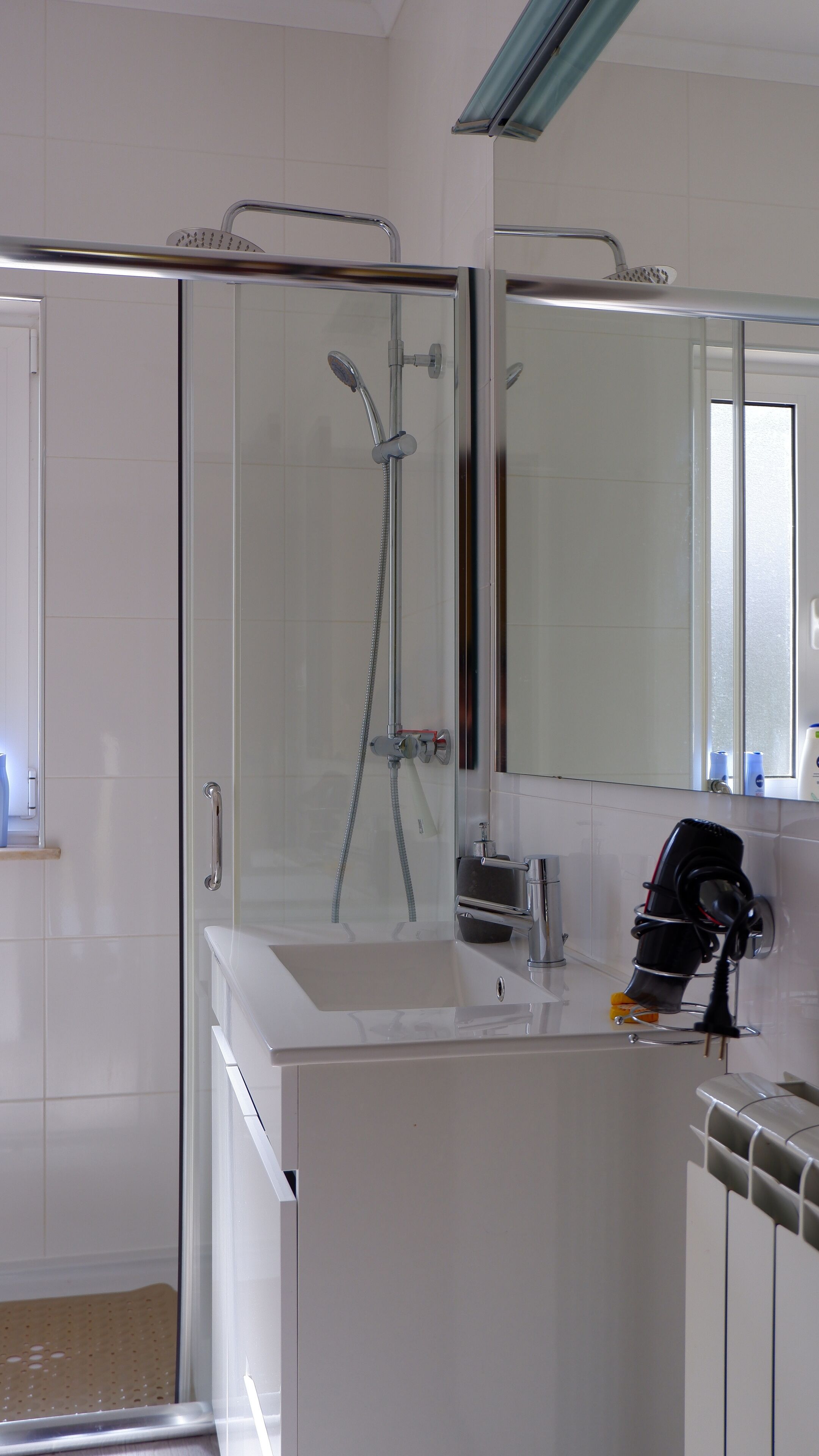 Standaard villa, meerdere bedden, niet-roken (OUTEIRO 99-2.0) | Badkamer | Een douche, een regendouche, gratis toiletartikelen, een haardroger