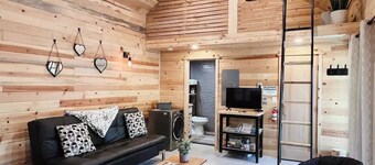 Cozy Forest Cabin w/ Sauna & Hot Tub!