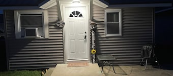 200 Ft. from the Lake! Includes kayak & 4 man Paddle Boat-Long term avail.