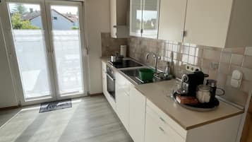 Køleskab, ovn, opvaskemaskine, brødrister