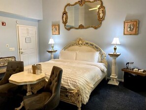 5 bedrooms, iron/ironing board, WiFi, bed sheets