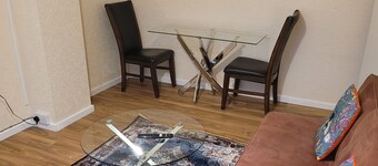 Apartment - Sleeps 2 - Parking - Near Station