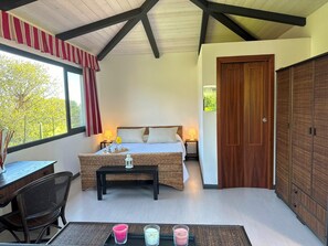 5 bedrooms, iron/ironing board, free WiFi, bed sheets