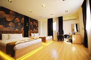 Deluxe Quadruple Room, 2 Queen Beds, Garden View | Egyptian cotton sheets, premium bedding, minibar, in-room safe