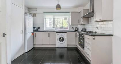 3 Bedrooms Flat Crystal Palace