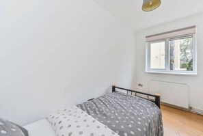 3 camere