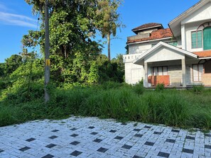 Property grounds - Villa in Pullad, Tiruvalla (Pullad)