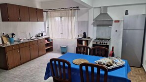 雪櫃、微波爐、焗爐、爐具