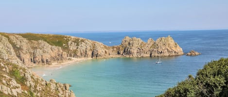 Una playa cerca