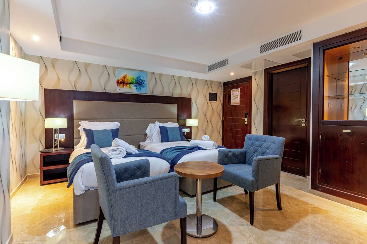 Superior Double Room | 1 bedroom, desk, iron/ironing board, free WiFi