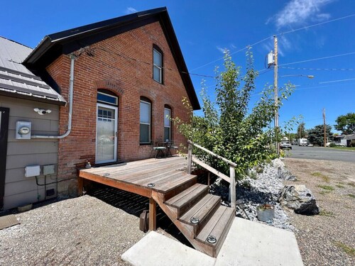 Brick House,  Historic Charm!  1 Bdrm, Sleeps 2, Local Golfing 50% Off!