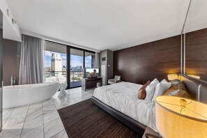 1 Schlafzimmer, Schreibtisch, Bügeleisen/Bügelbrett, Reisekinderbett