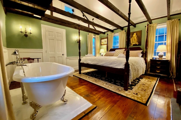 Romantisches Zimmer | 1 Schlafzimmer, hochwertige Bettwaren, Betten mit Memory-Foam-Matratzen