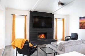 TV, fireplace