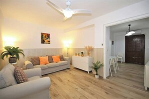 Een smart-tv en een dvd-speler