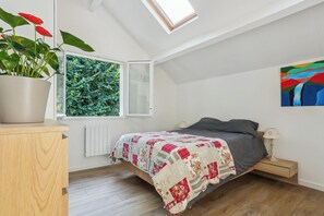 3 bedrooms, bed sheets