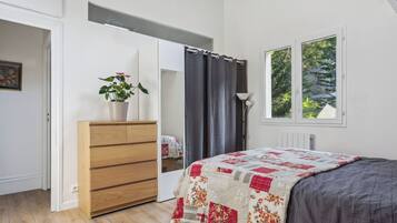 3 bedrooms, bed sheets