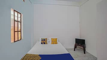 Chambre Double Ăconomique | Espace de travail pour ordinateur portable, Wi-Fi gratuit, draps fournis